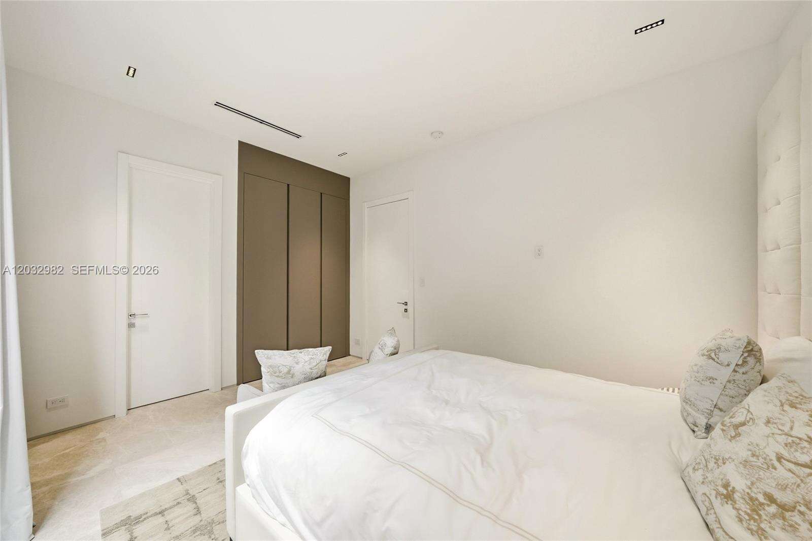 1050 Stillwater Dr, Miami Beach, FL 33141 - For Sale photo 19