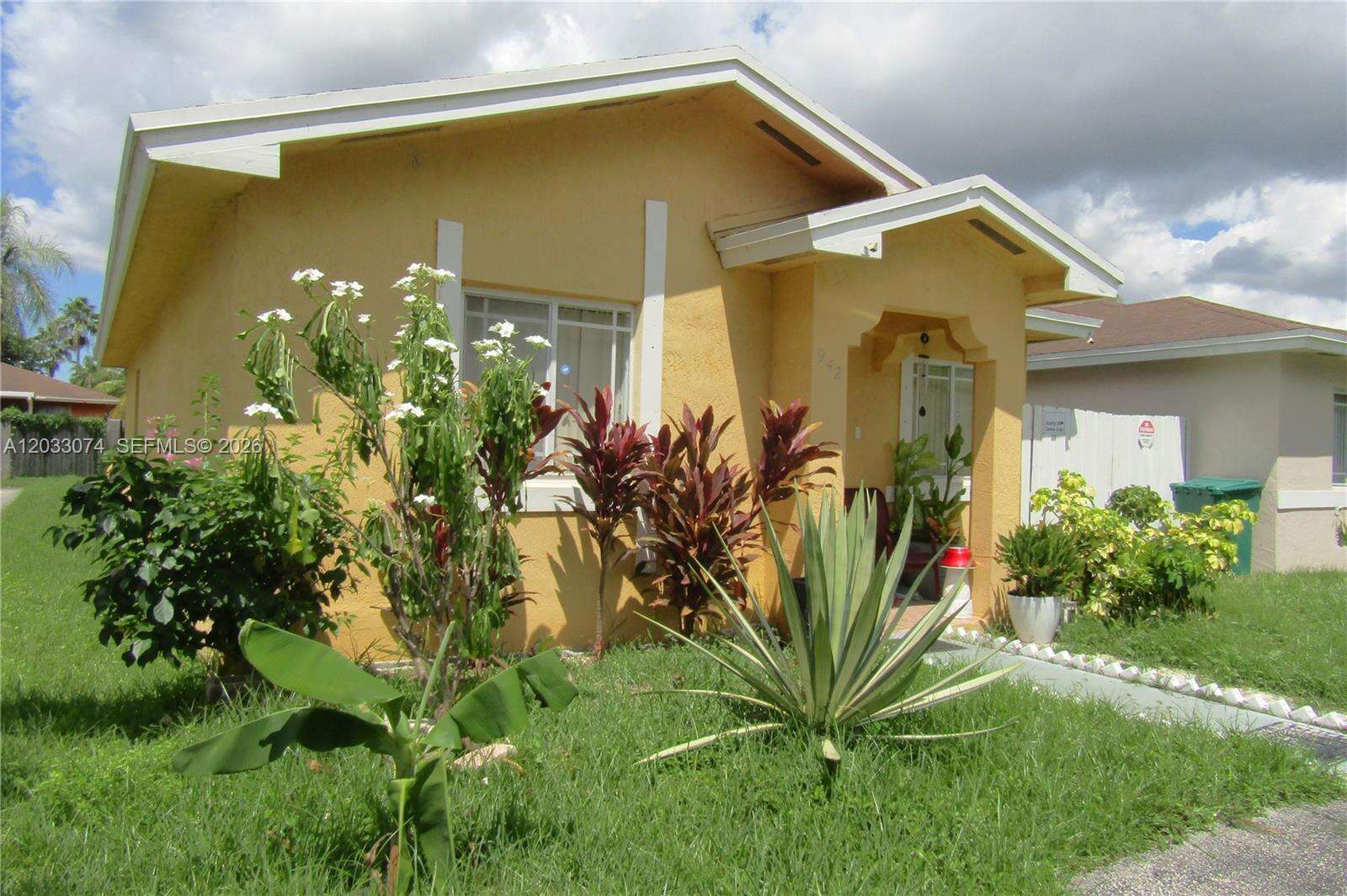 942 8th Pl, Florida City, FL 33034 - For Sale photo 2