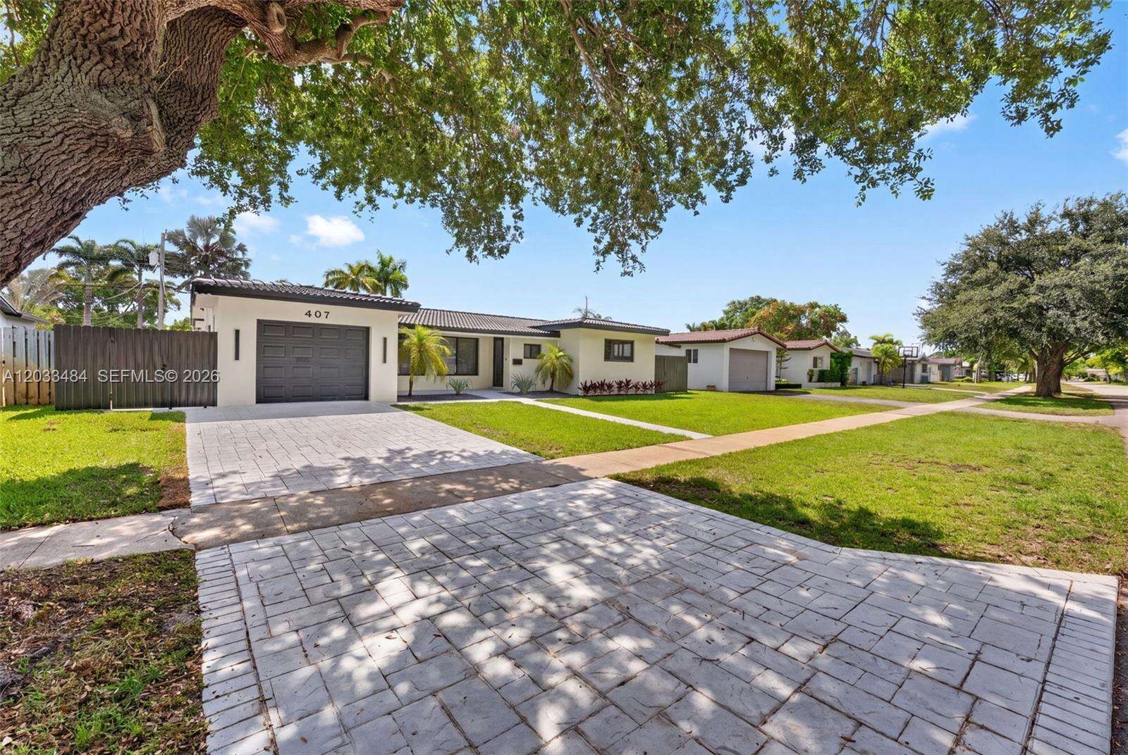 407 Highland Dr, Hollywood, FL 33021 - Pending Sale photo 4