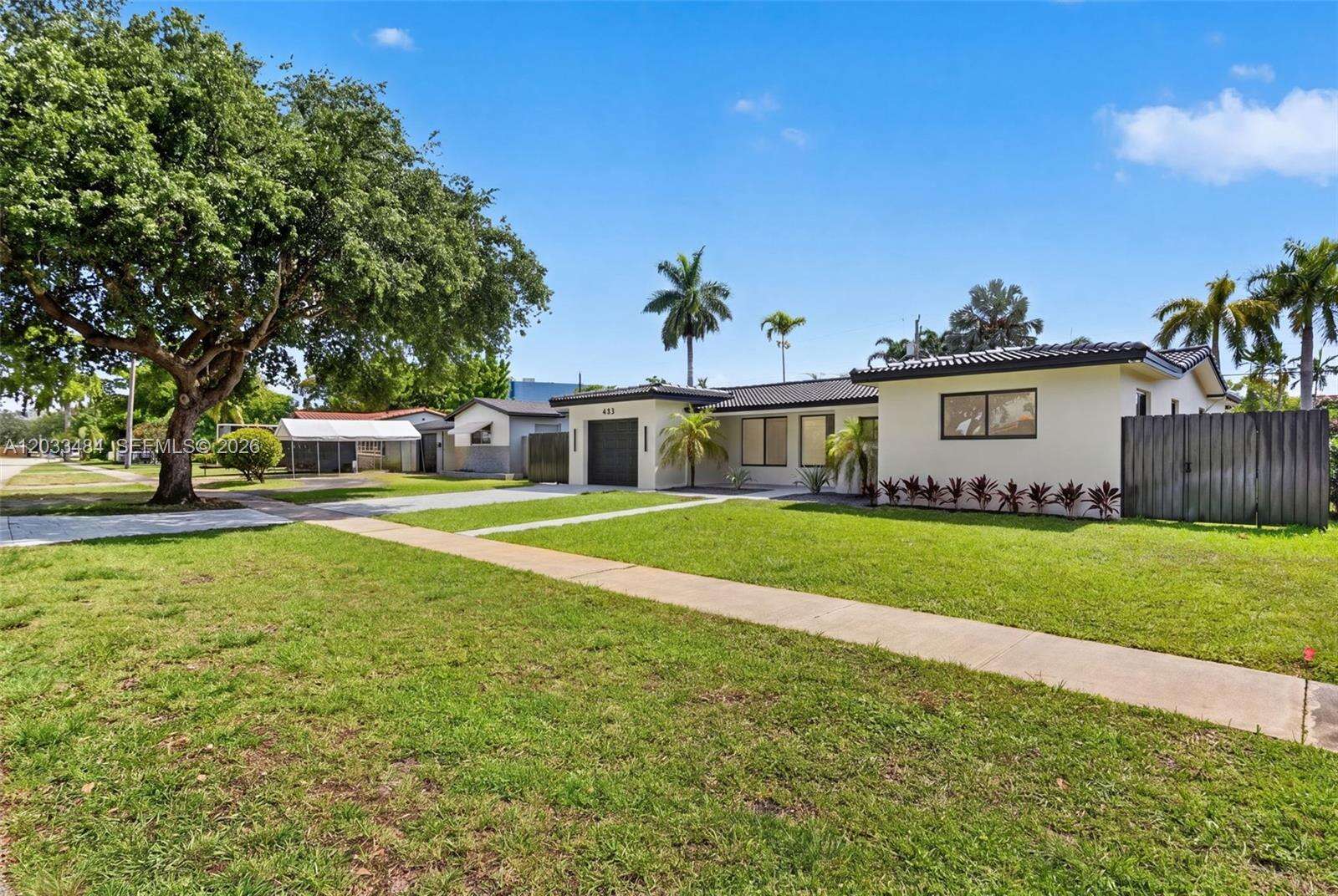 407 Highland Dr, Hollywood, FL 33021 - Pending Sale photo 5