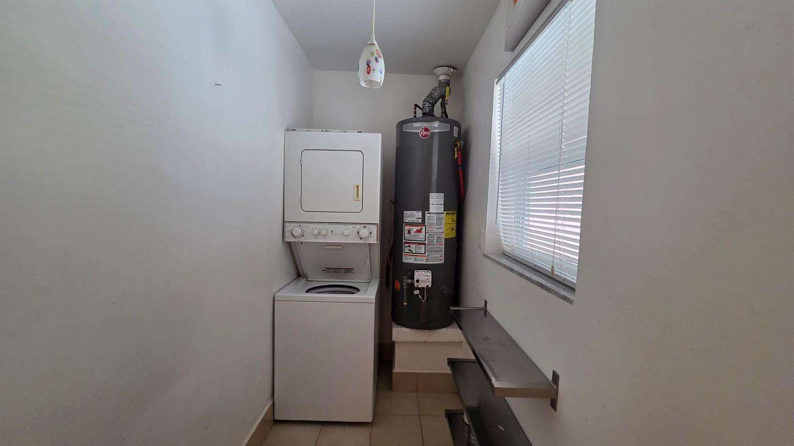 2000 31st, Hollywood, FL 33021 - For Sale photo 7
