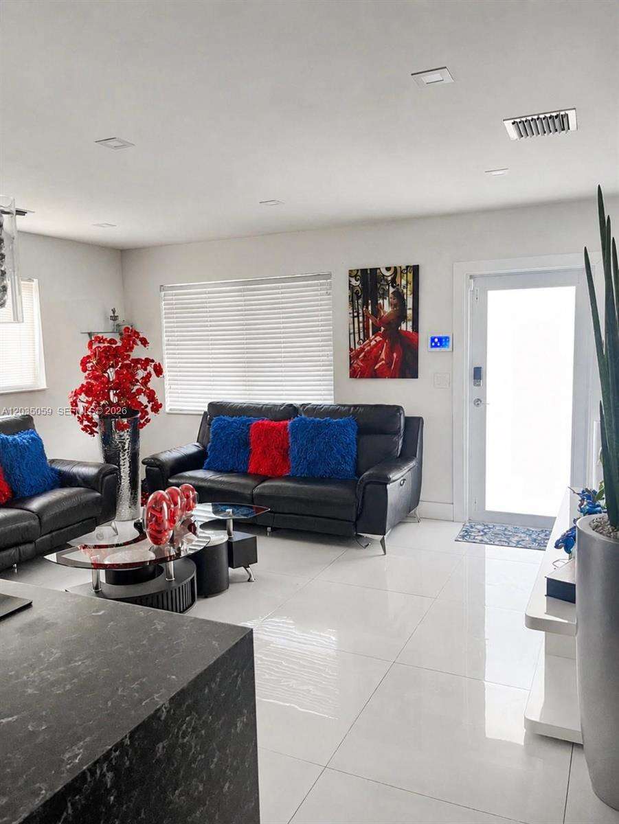 1220 71st Ter, Hollywood, FL 33024 - Pending Sale photo 2