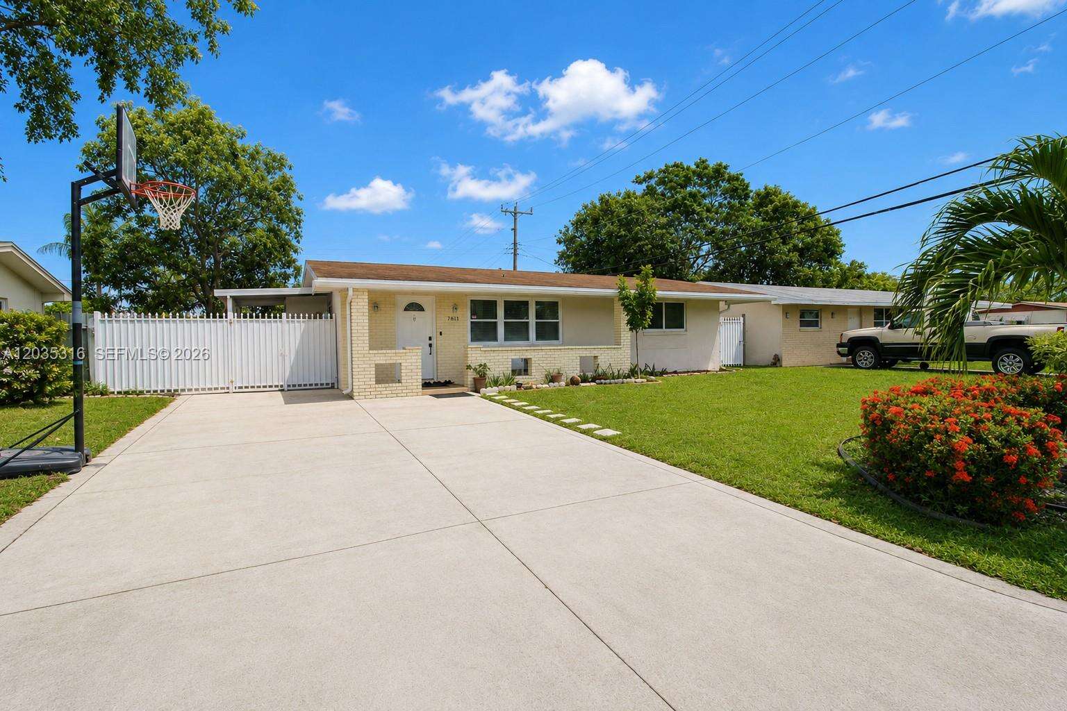 7611 15th Ct, Pembroke Pines, FL 33024 - For Sale photo 2