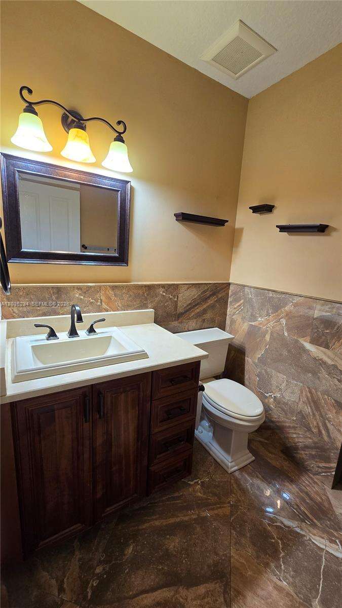 741 Tyler St, Hollywood, FL 33019 - For Sale photo 21