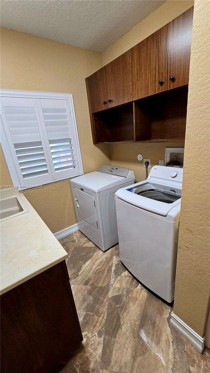 741 Tyler St, Hollywood, FL 33019 - For Sale photo 40
