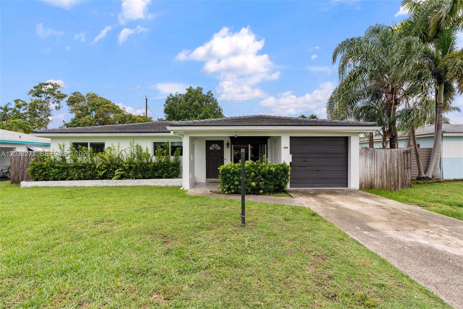 706 32nd Ct, Hollywood, FL 33021 - For Sale photo 1