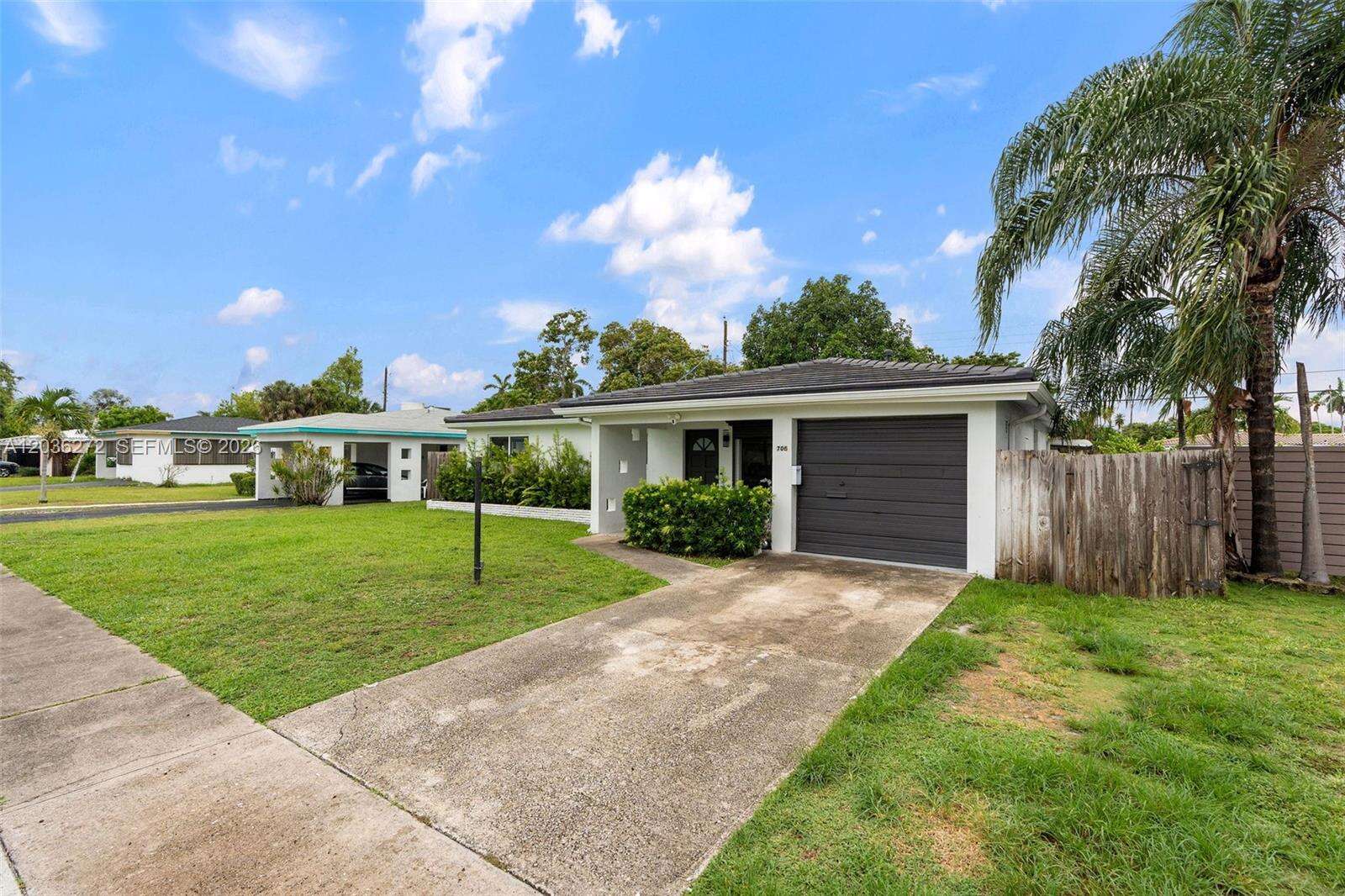 706 32nd Ct, Hollywood, FL 33021 - For Sale photo 3