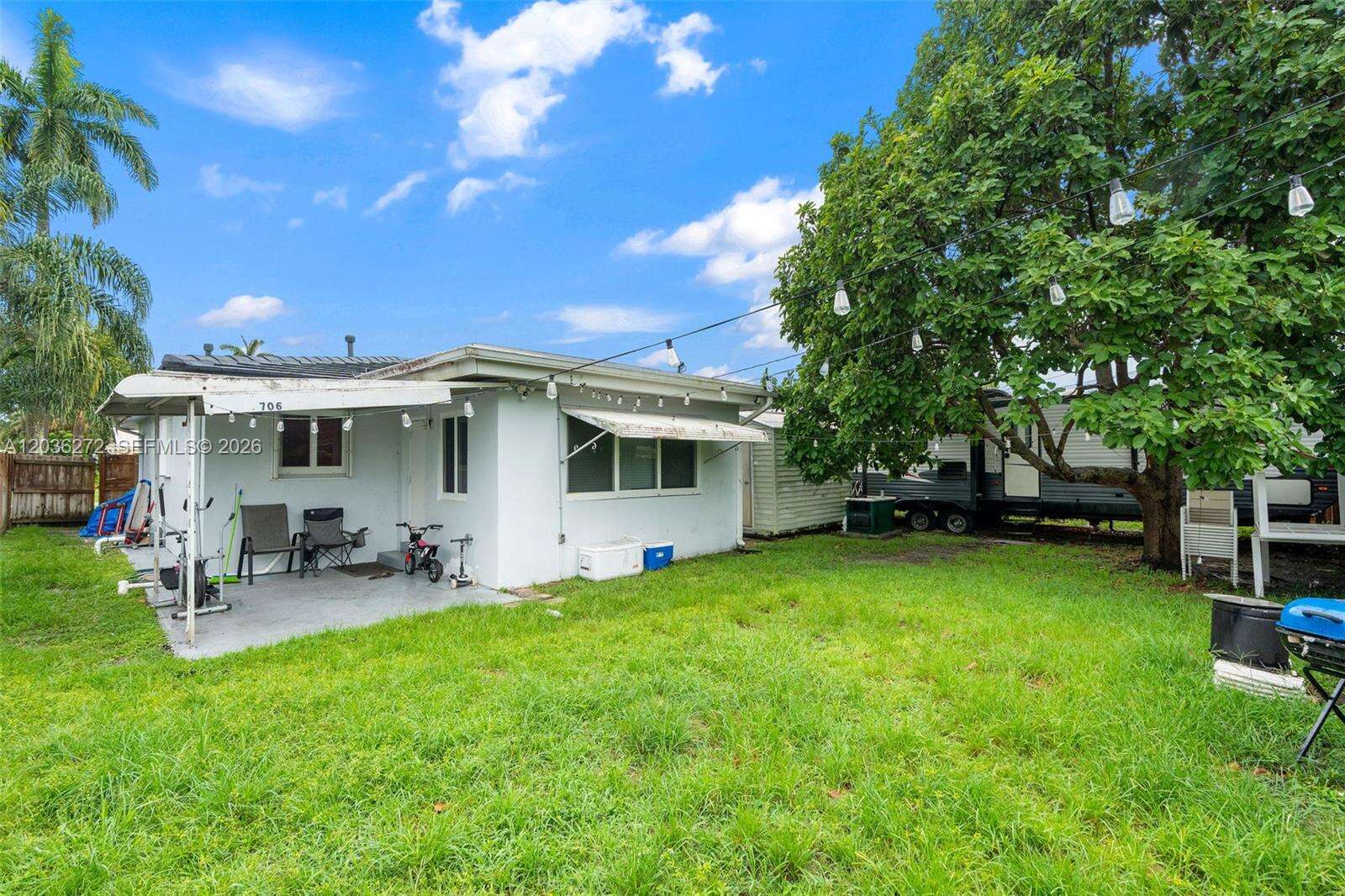 706 32nd Ct, Hollywood, FL 33021 - For Sale photo 4