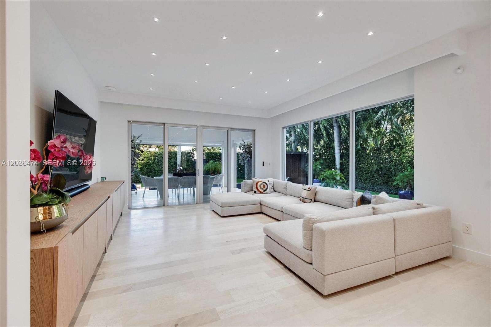 470 Shore Dr, Miami Beach, FL 33141 - For Sale photo 19