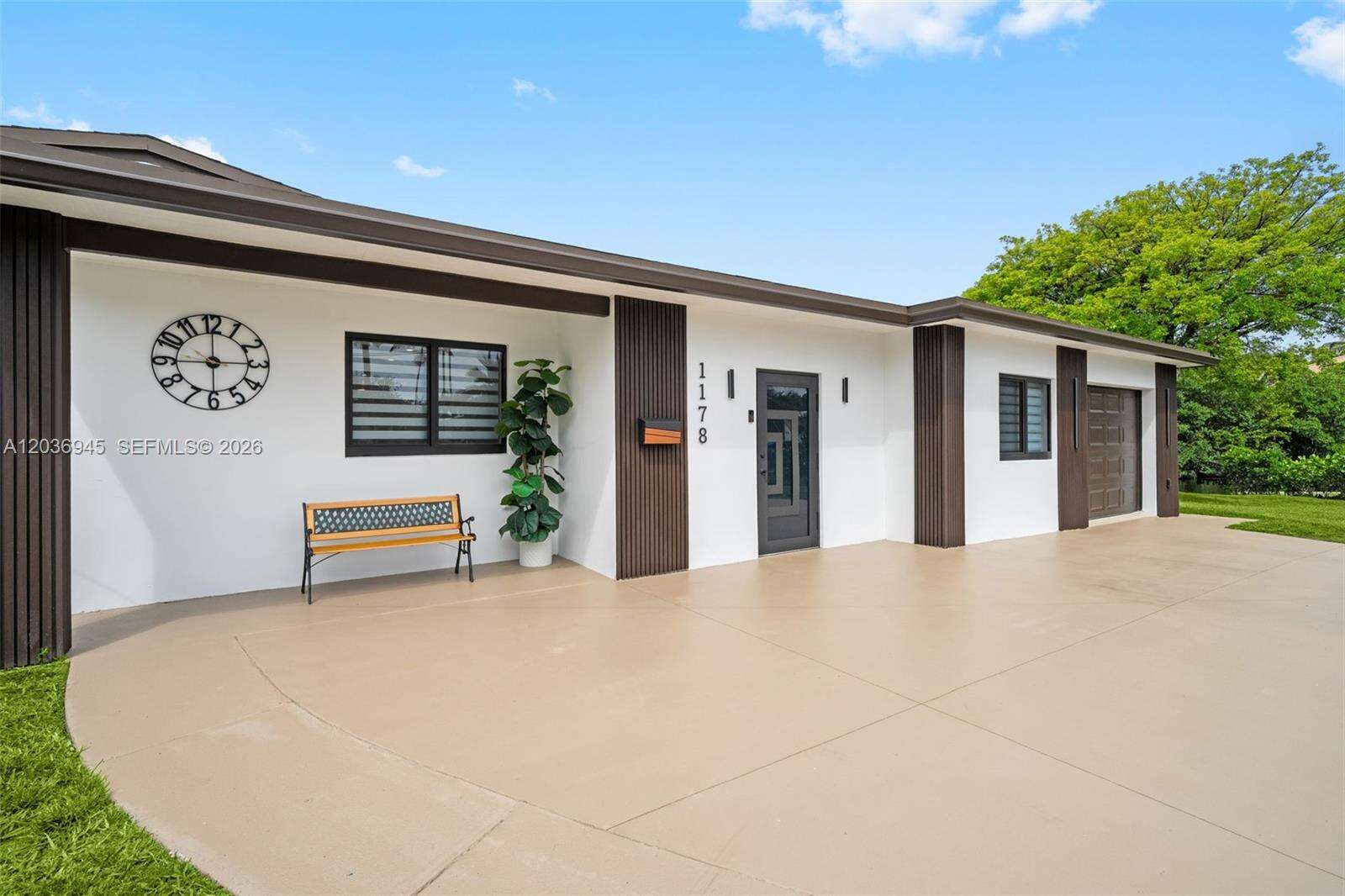 1178 Grant St, Hollywood, FL 33019 - For Sale photo 2