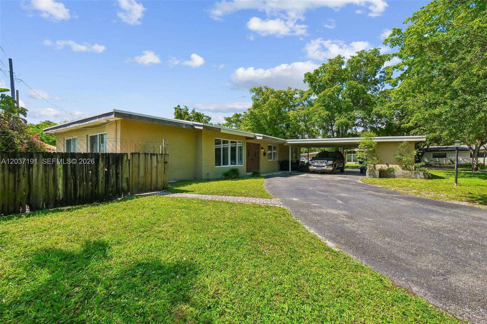 401 57th Ter, Hollywood, FL 33023 - For Sale photo 1