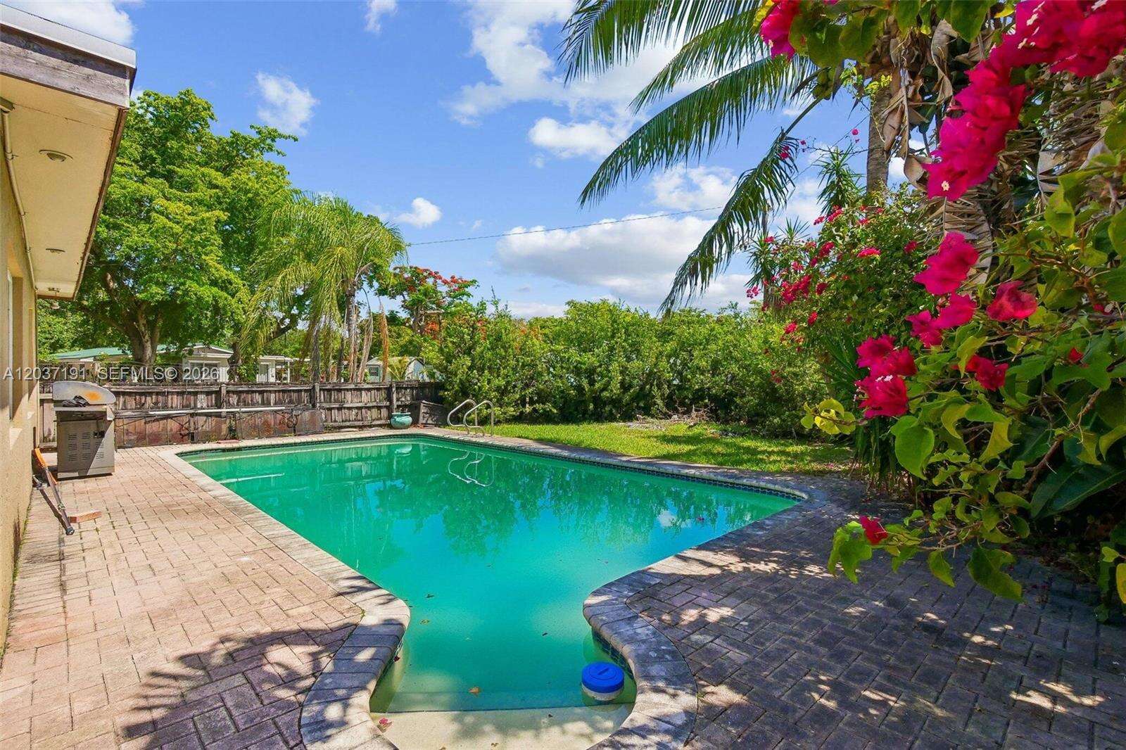 401 57th Ter, Hollywood, FL 33023 - For Sale photo 2