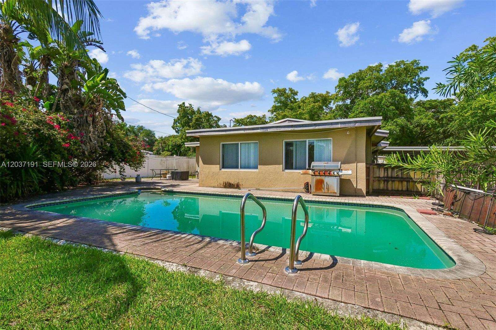 401 57th Ter, Hollywood, FL 33023 - For Sale photo 3