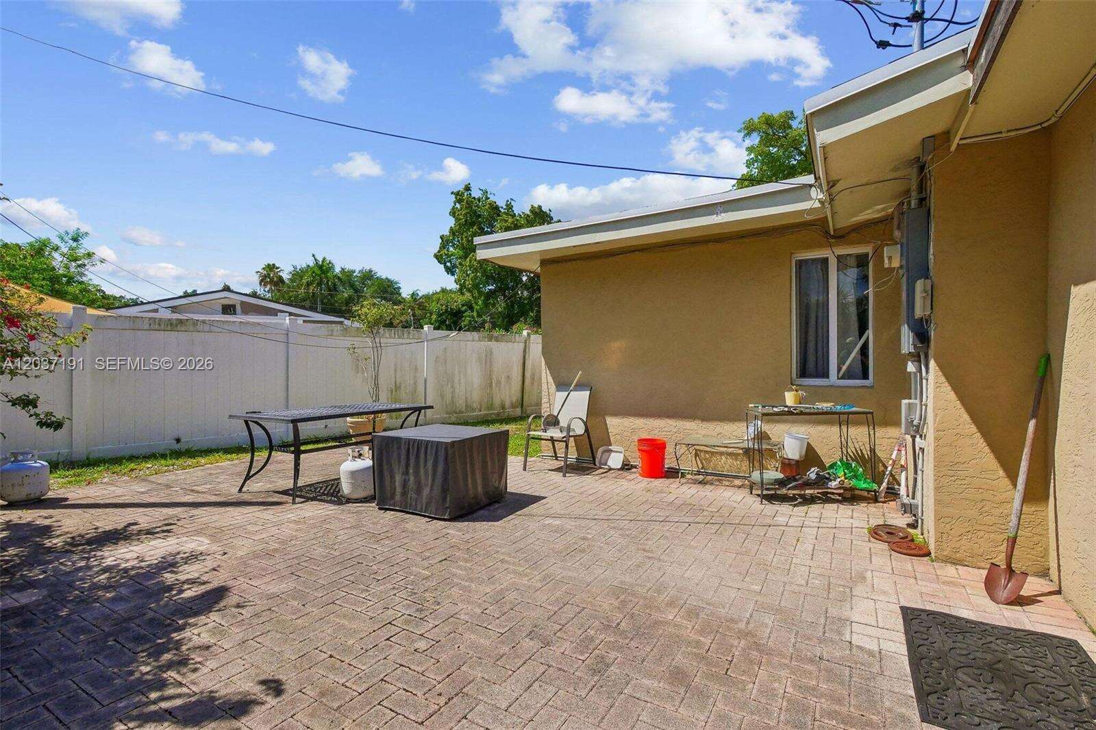 401 57th Ter, Hollywood, FL 33023 - For Sale photo 22