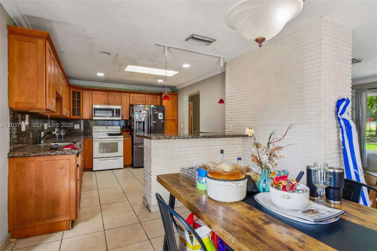 401 57th Ter, Hollywood, FL 33023 - For Sale photo 8