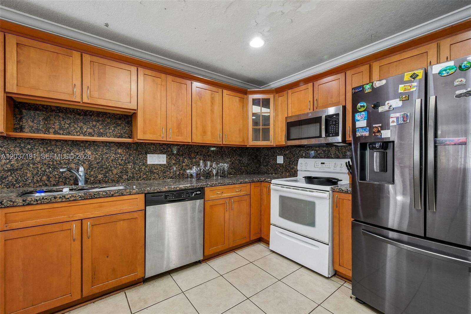 401 57th Ter, Hollywood, FL 33023 - For Sale photo 10