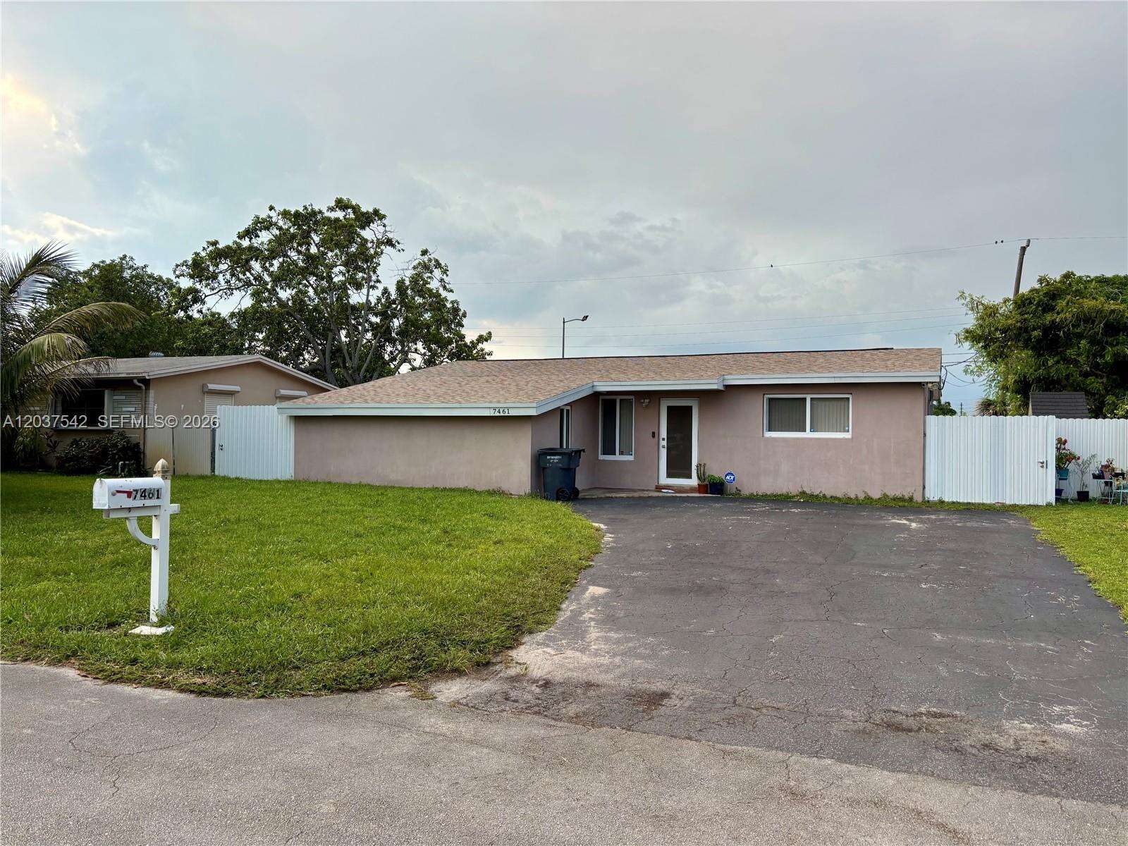 7461 Douglas St, Hollywood, FL 33024 - For Sale photo 1