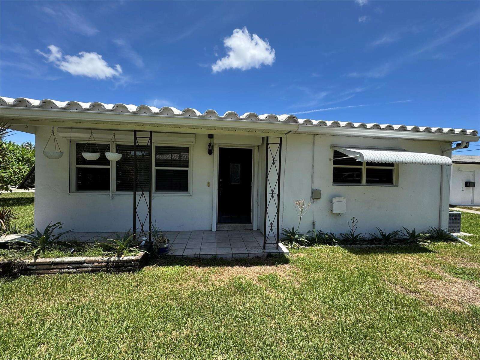 925 32nd, Hollywood, FL 33021 - For Sale photo 2