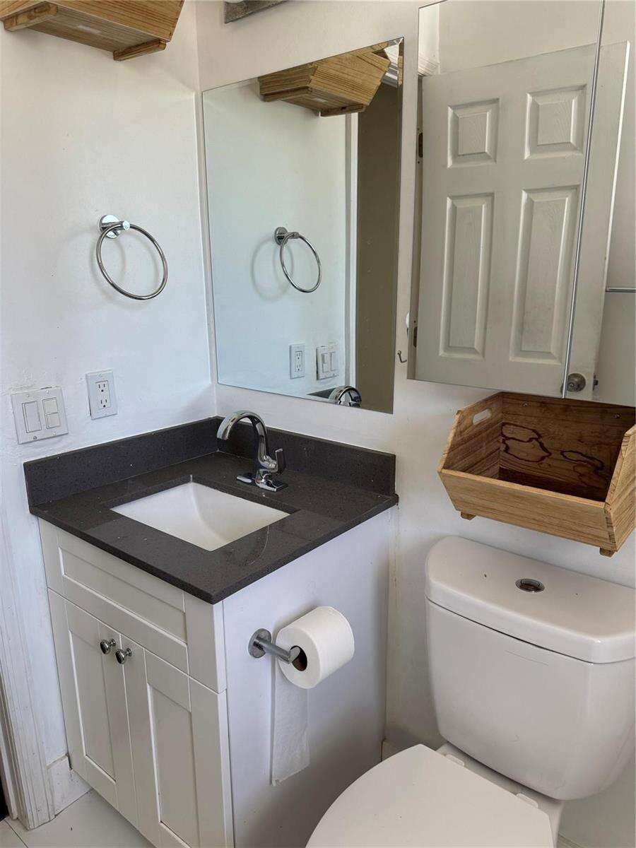 925 32nd, Hollywood, FL 33021 - For Sale photo 16