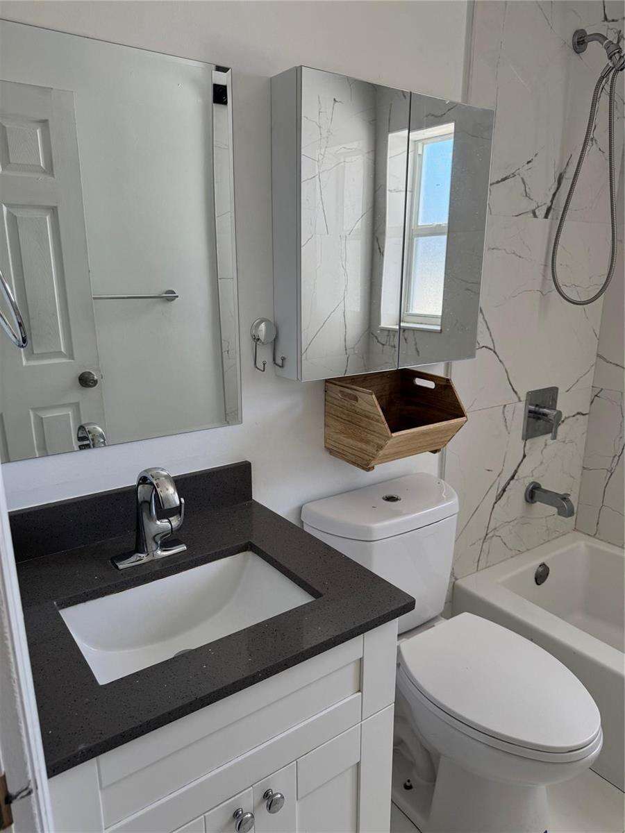 925 32nd, Hollywood, FL 33021 - For Sale photo 17