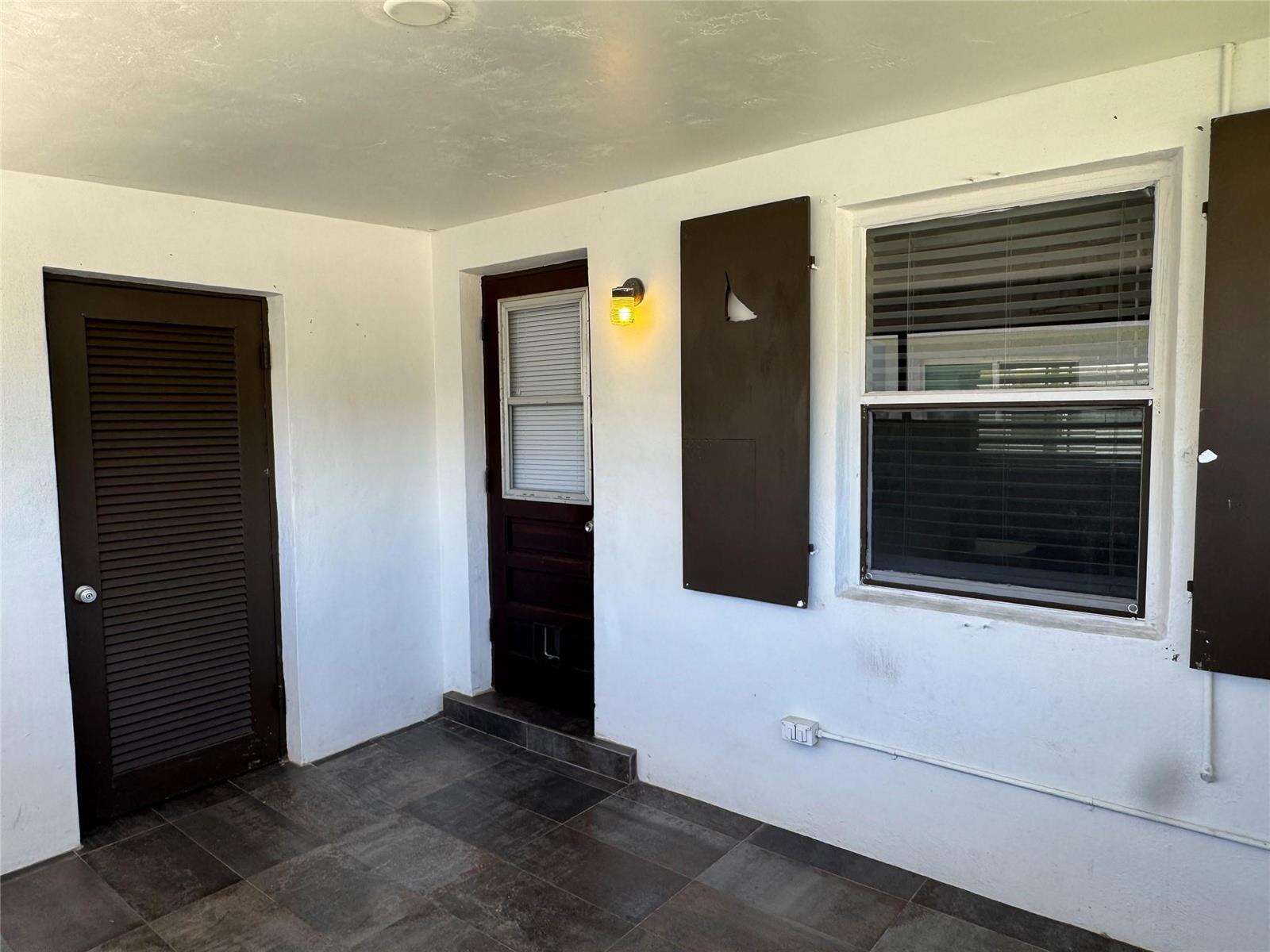 925 32nd, Hollywood, FL 33021 - For Sale photo 3
