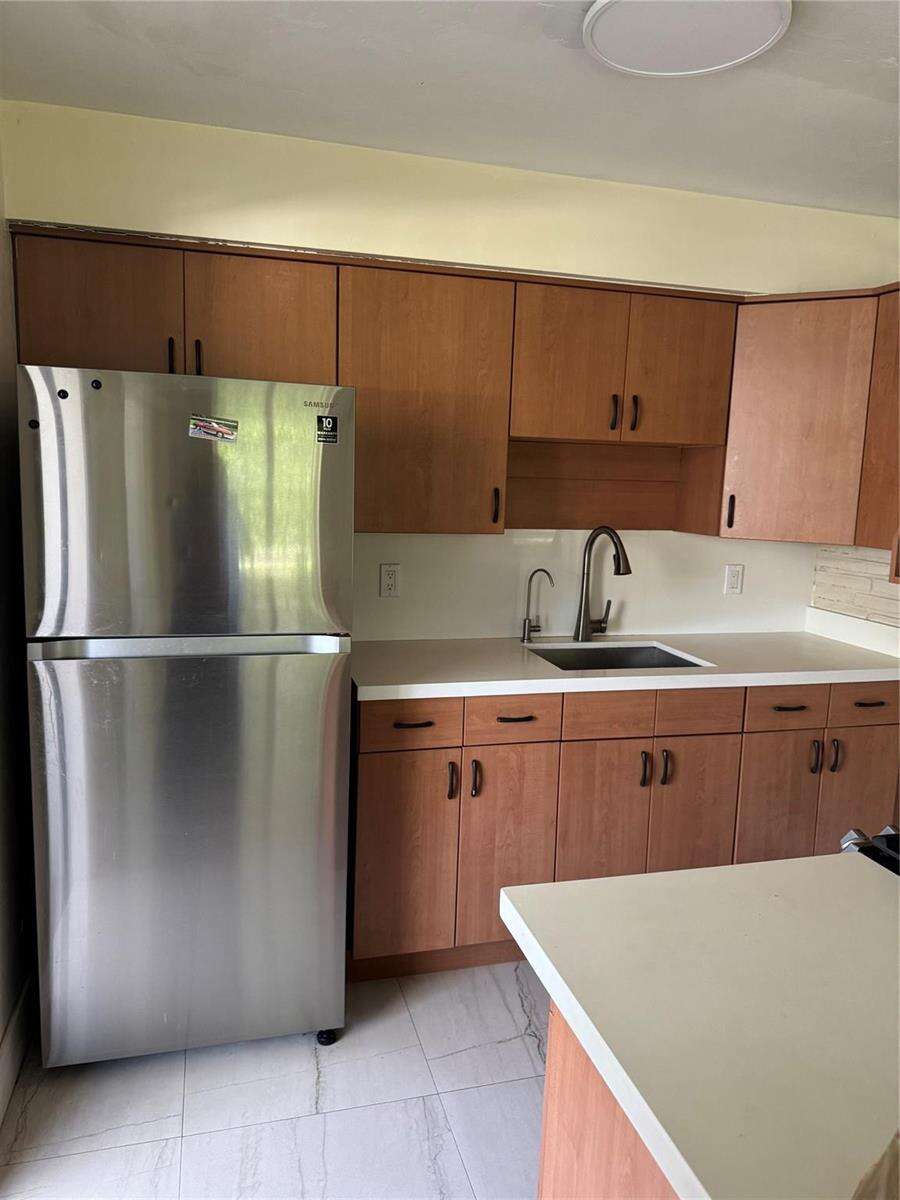 925 32nd, Hollywood, FL 33021 - For Sale photo 5