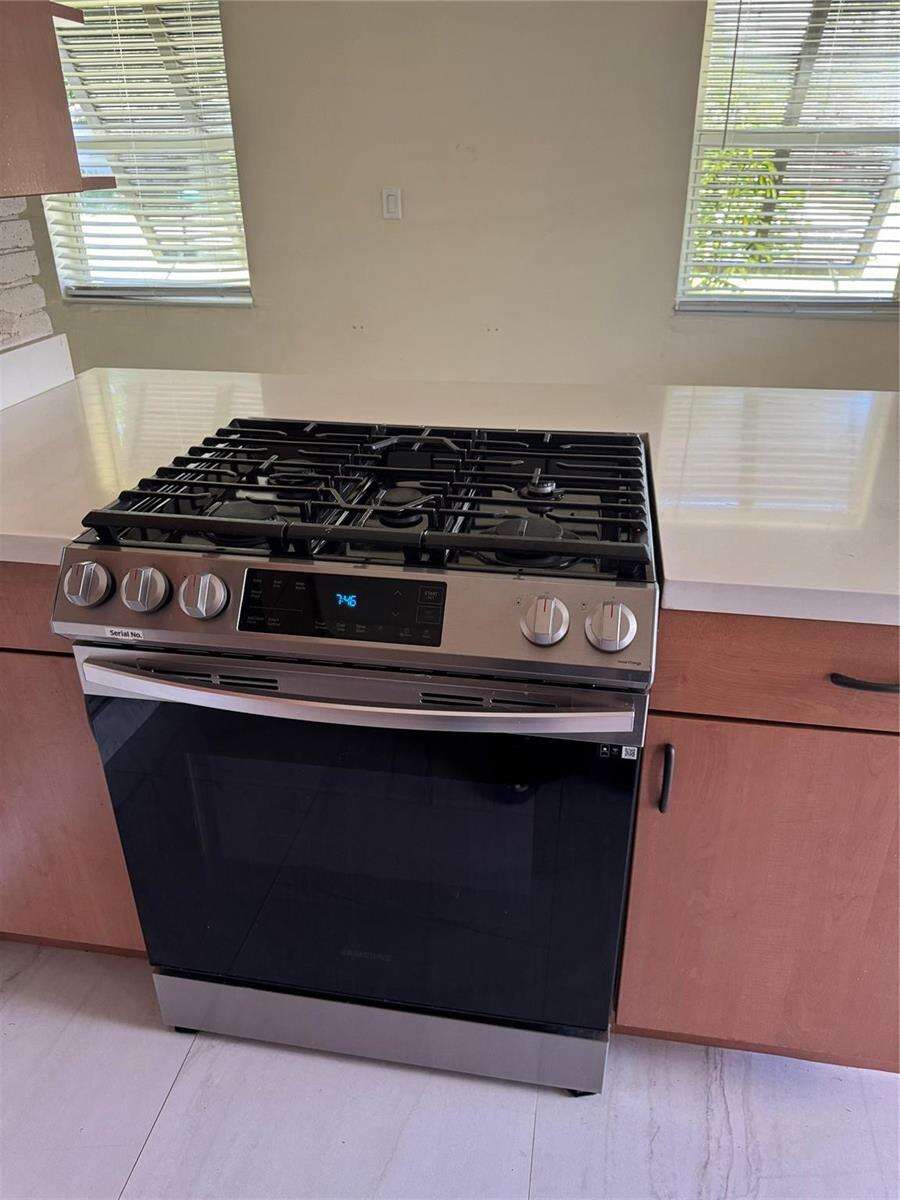 925 32nd, Hollywood, FL 33021 - For Sale photo 7