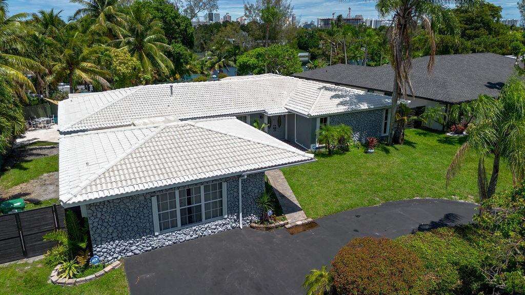 19885 22nd, Miami, FL 33180 - For Sale photo 1