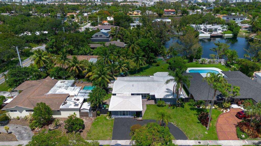19885 22nd, Miami, FL 33180 - For Sale photo 2