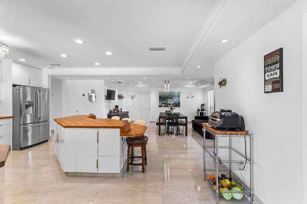 19885 22nd, Miami, FL 33180 - For Sale photo 16