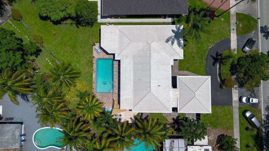 19885 22nd, Miami, FL 33180 - For Sale photo 3