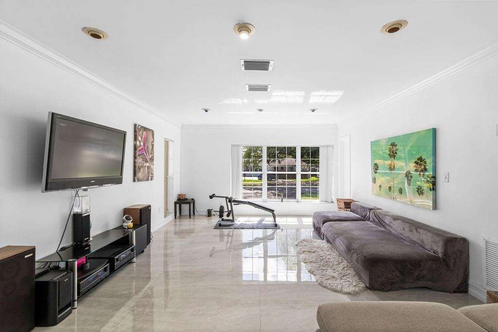 19885 22nd, Miami, FL 33180 - For Sale photo 23
