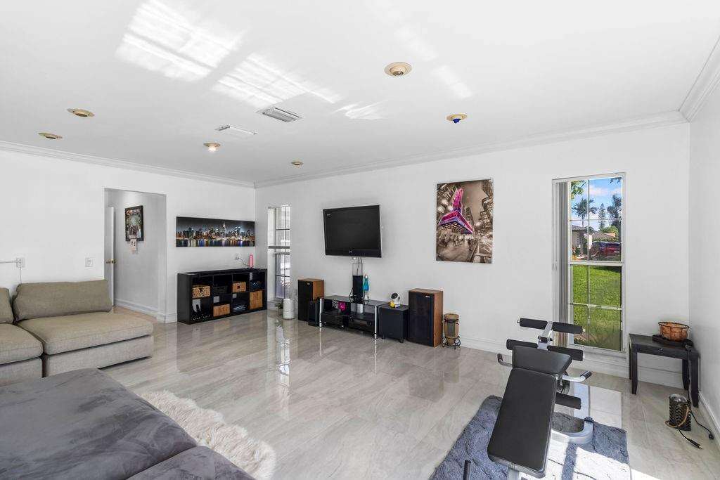 19885 22nd, Miami, FL 33180 - For Sale photo 26