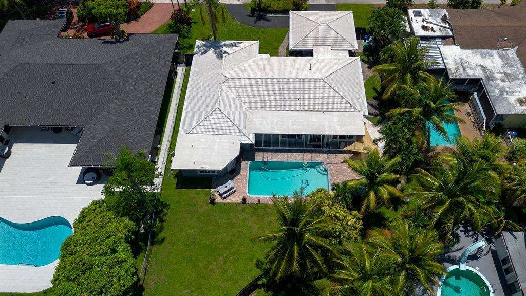 19885 22nd, Miami, FL 33180 - For Sale photo 4
