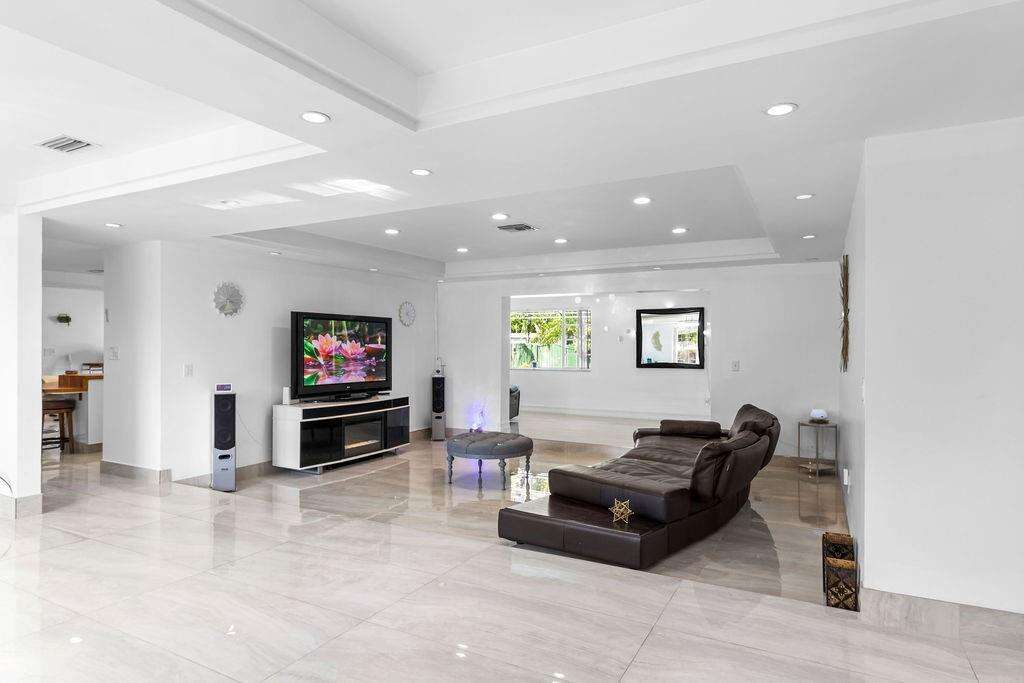 19885 22nd, Miami, FL 33180 - For Sale photo 35