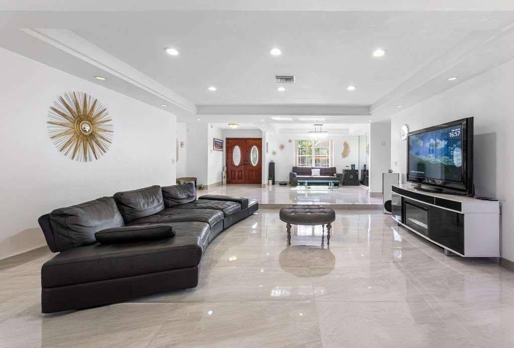 19885 22nd, Miami, FL 33180 - For Sale photo 38