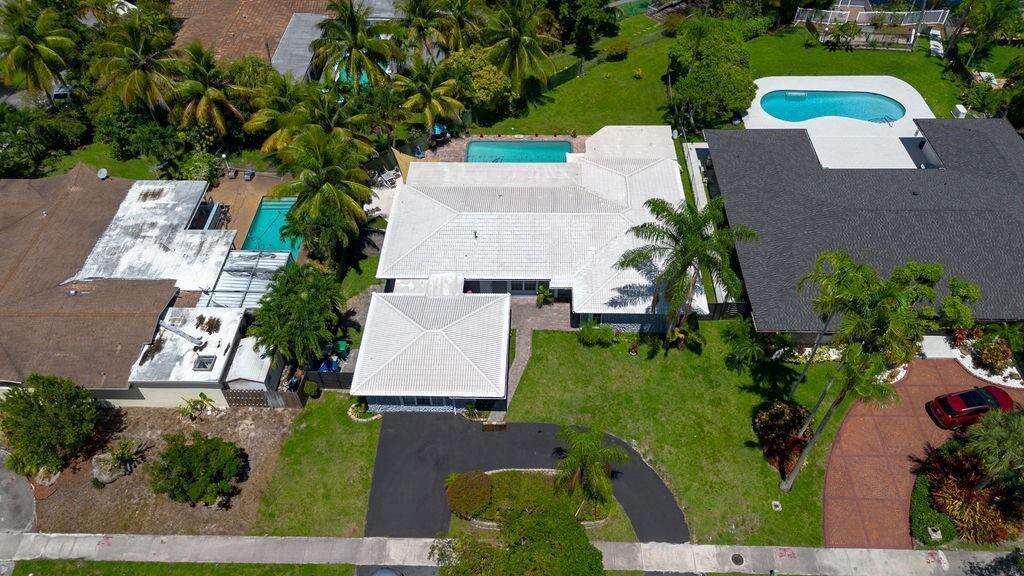 19885 22nd, Miami, FL 33180 - For Sale photo 5