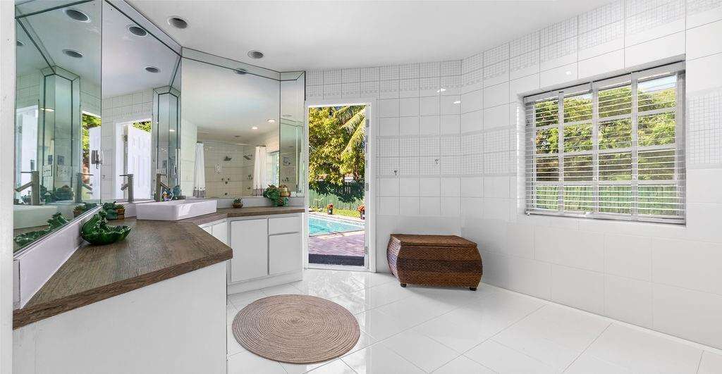19885 22nd, Miami, FL 33180 - For Sale photo 51