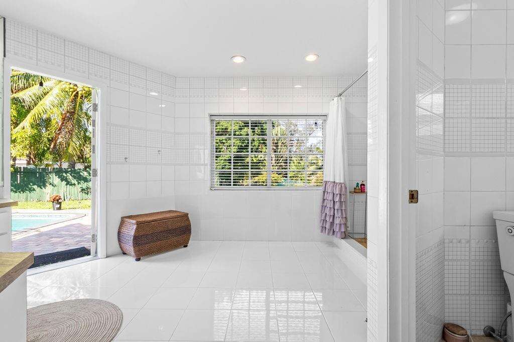 19885 22nd, Miami, FL 33180 - For Sale photo 52