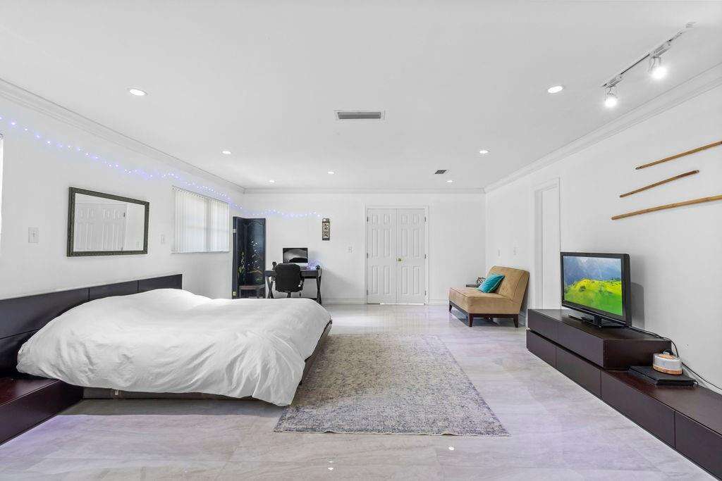 19885 22nd, Miami, FL 33180 - For Sale photo 58