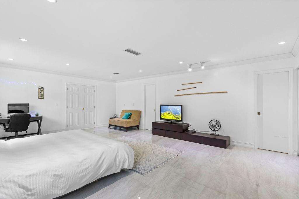 19885 22nd, Miami, FL 33180 - For Sale photo 59