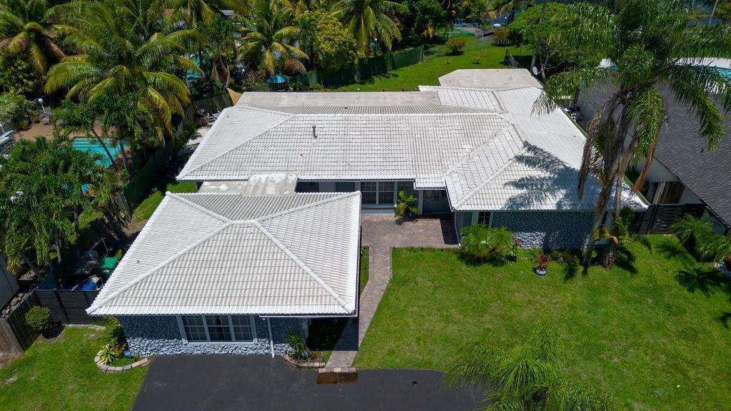 19885 22nd, Miami, FL 33180 - For Sale photo 7