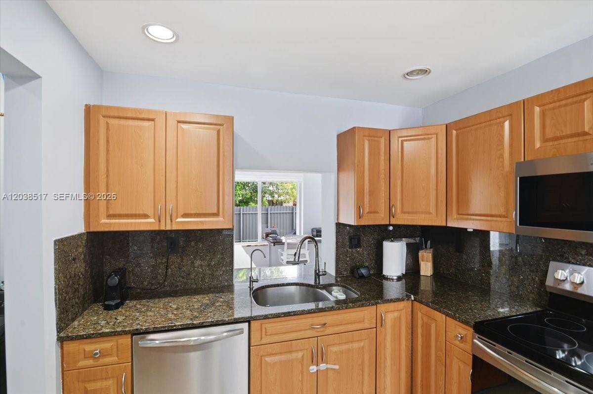 8211 12th St, Pembroke Pines, FL 33024 - For Sale photo 11