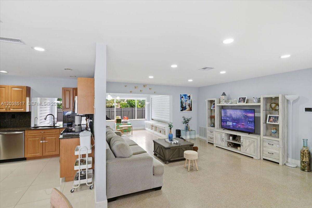 8211 12th St, Pembroke Pines, FL 33024 - For Sale photo 16