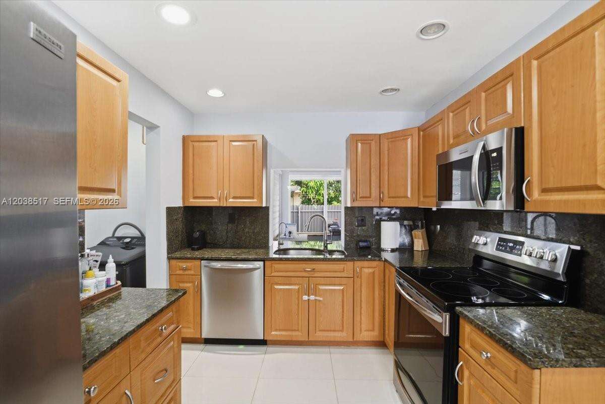8211 12th St, Pembroke Pines, FL 33024 - For Sale photo 9