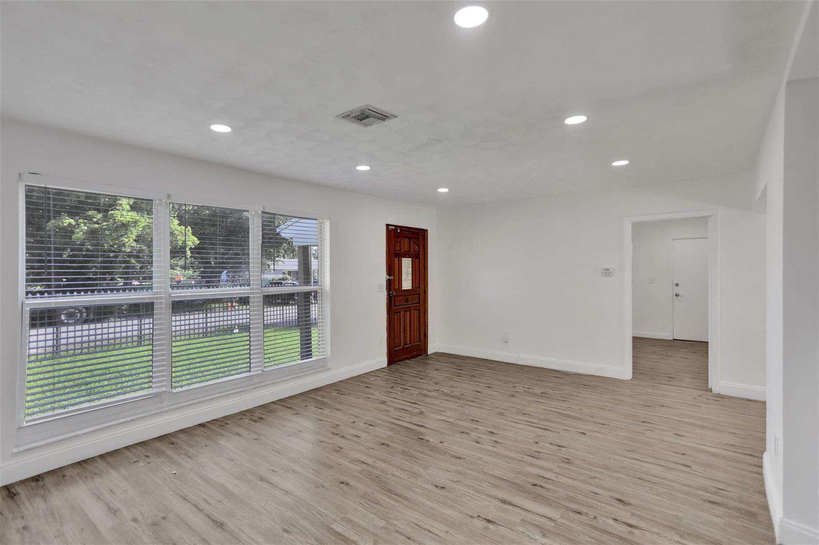30 139th, Miami, FL 33161 - For Sale photo 12