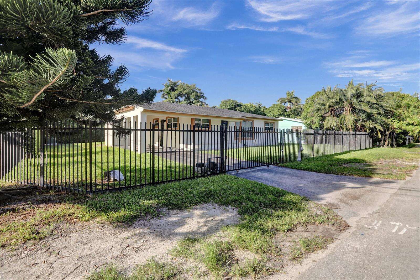 30 139th, Miami, FL 33161 - For Sale photo 3