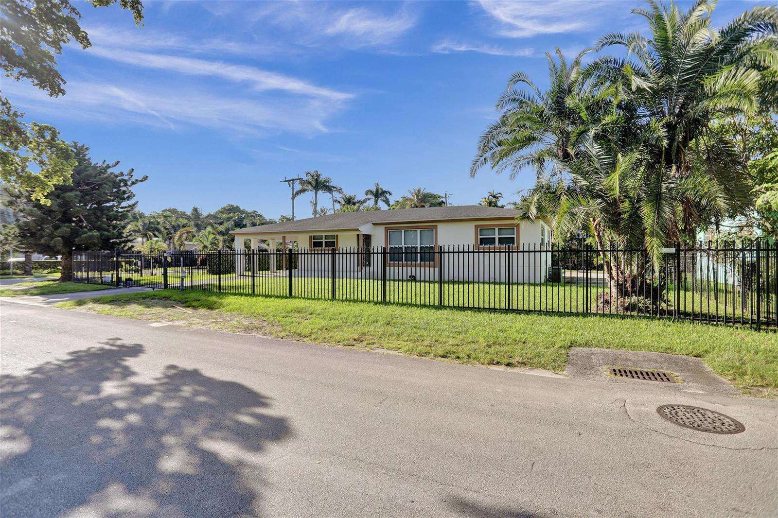 30 139th, Miami, FL 33161 - For Sale photo 4