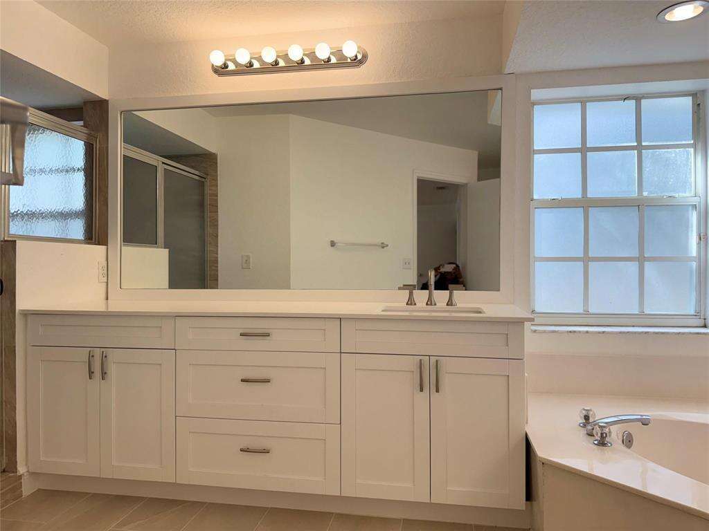 2927 Bogota, Hollywood, FL 33026 - For Sale photo 7
