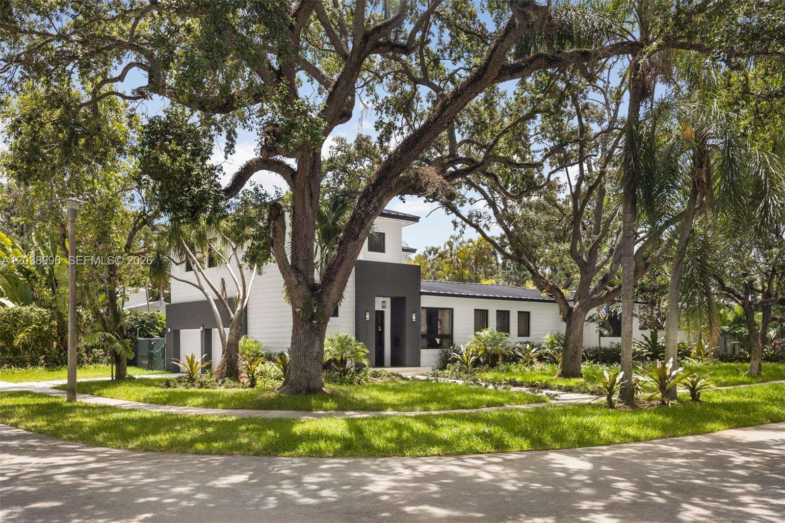 3303 Halissee St, Coconut Grove, FL 33133 - For Sale photo 1